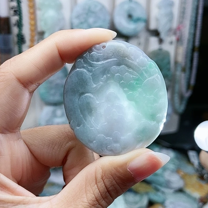 颈饰足铂镶嵌翡翠翡翠