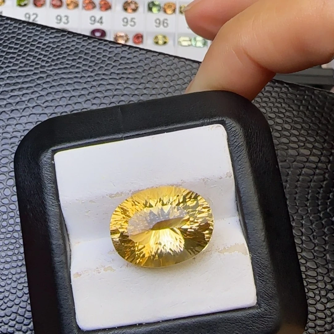 珠宝半成品黄晶未镶嵌天然16.15克拉