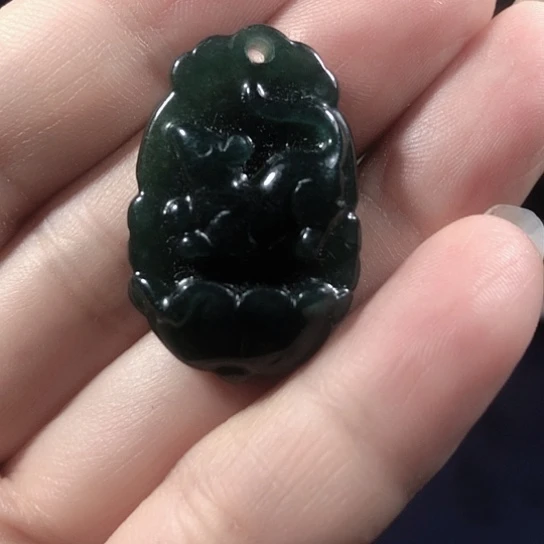 翡翠未镶嵌颈饰鼠