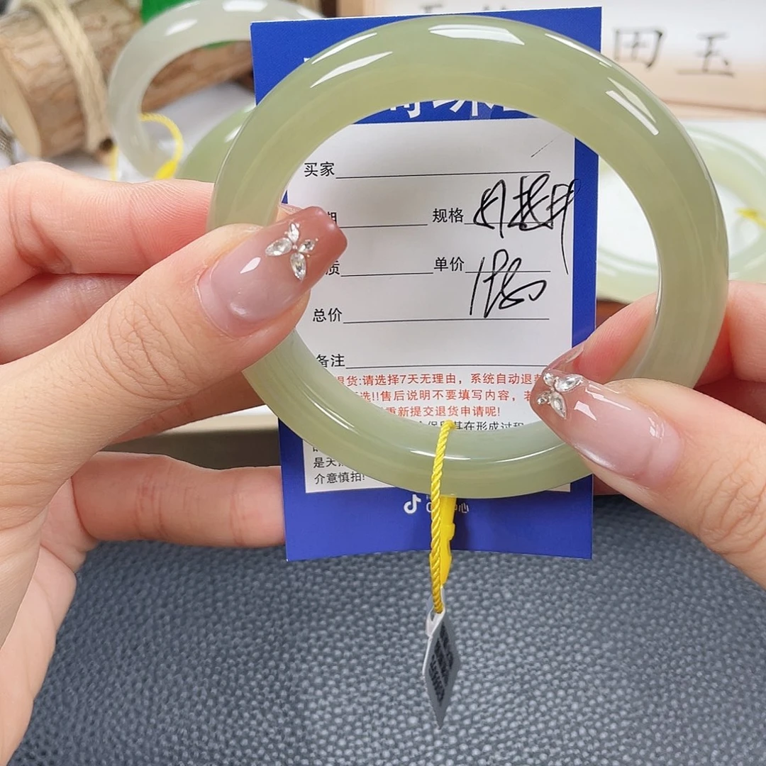 和田玉未镶嵌手镯