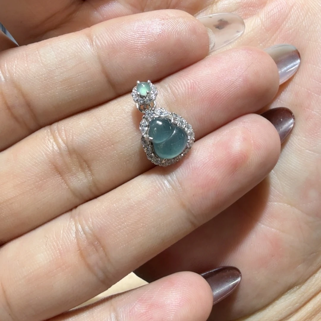 星***河颈饰银S925镶嵌翡翠