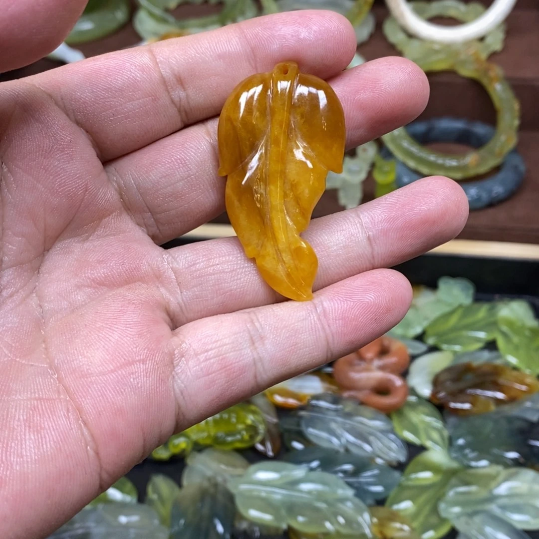 蛇纹石玉吊坠(赠链)未镶嵌