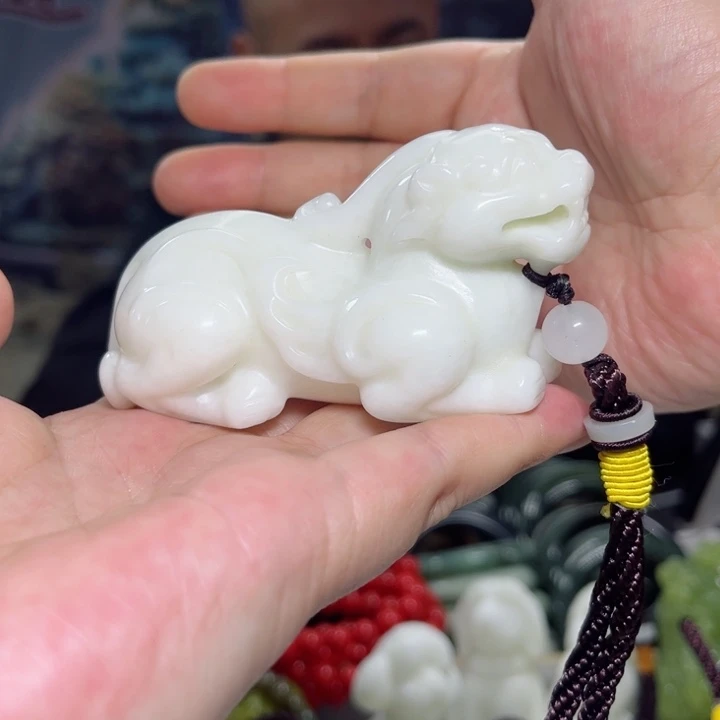 蛇纹石玉手把件未镶嵌