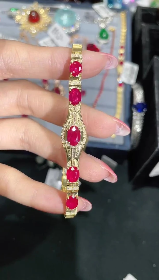 18K金镶嵌天然缅甸红宝石手链