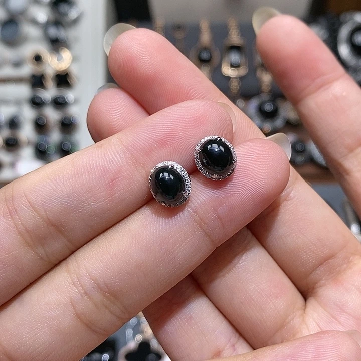 翡翠18K金镶嵌耳钉蛋面