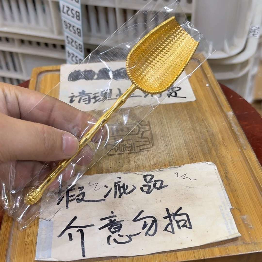 微瑕疵介意勿拍陶瓷器皿B953