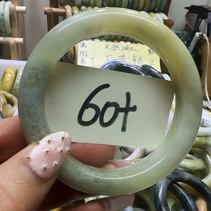 透闪石-蛇纹石玉未镶嵌手镯