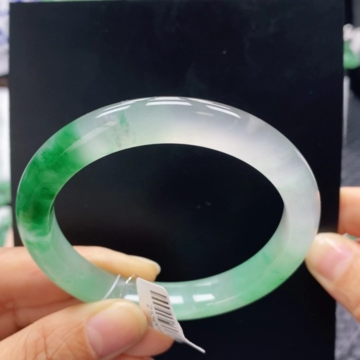 石英质玉未镶嵌手镯青青57-多人