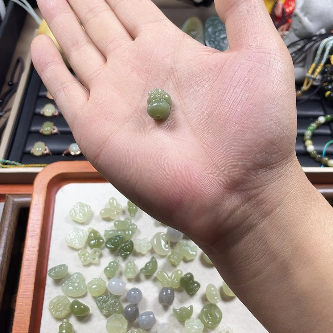 *****和田玉未镶嵌手链