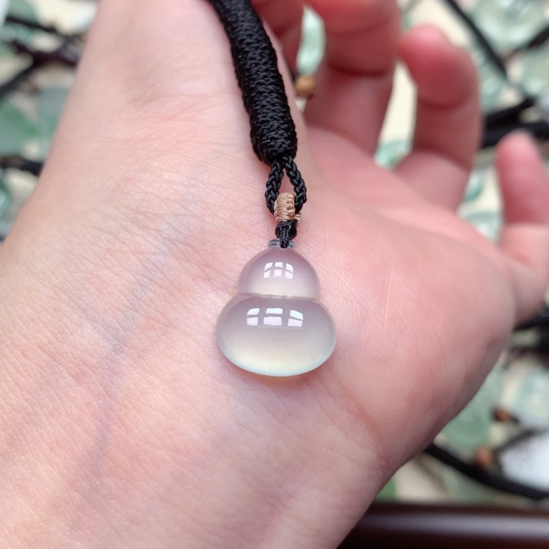 菲***儿翡翠未镶嵌颈饰葫芦