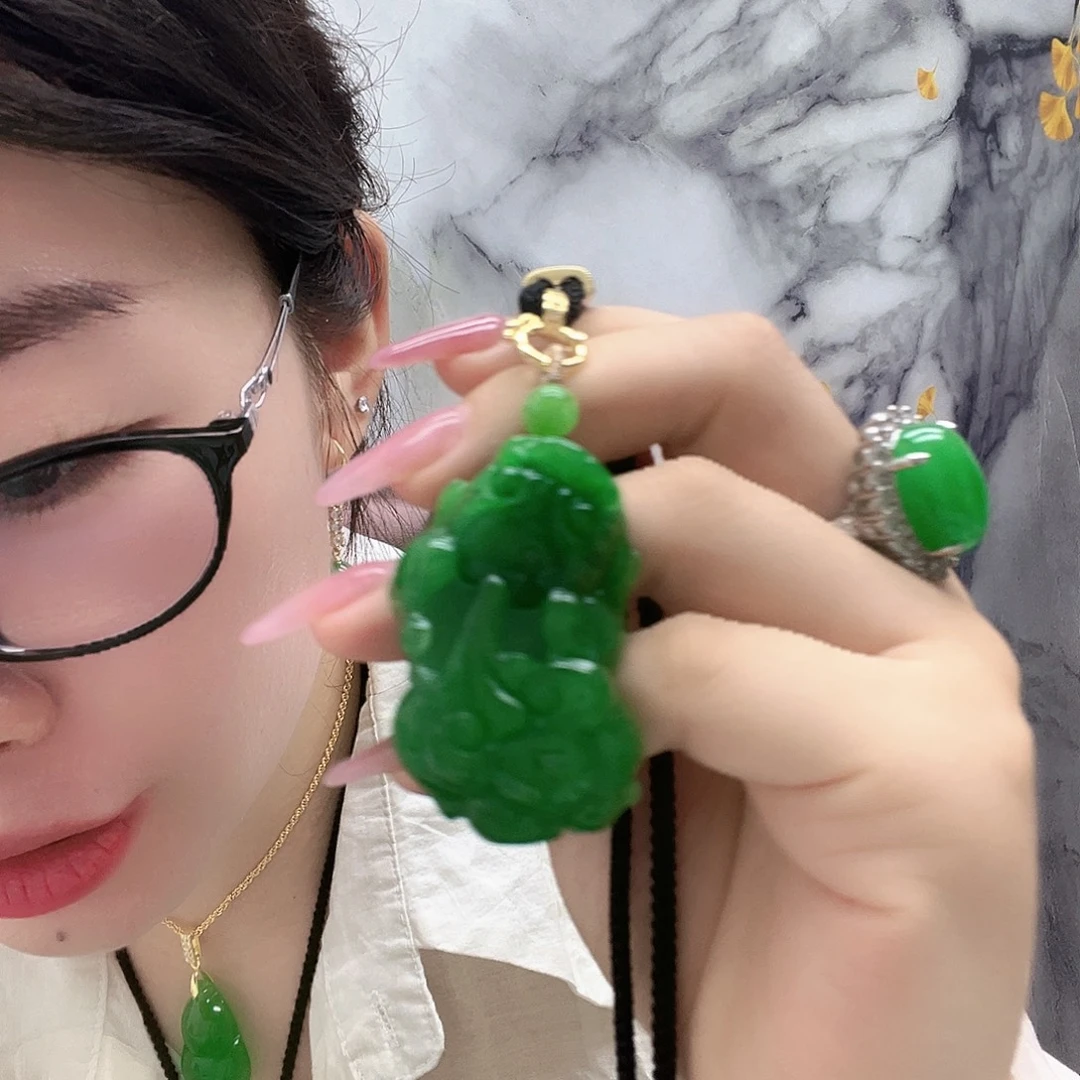 翡翠未镶嵌颈饰人工