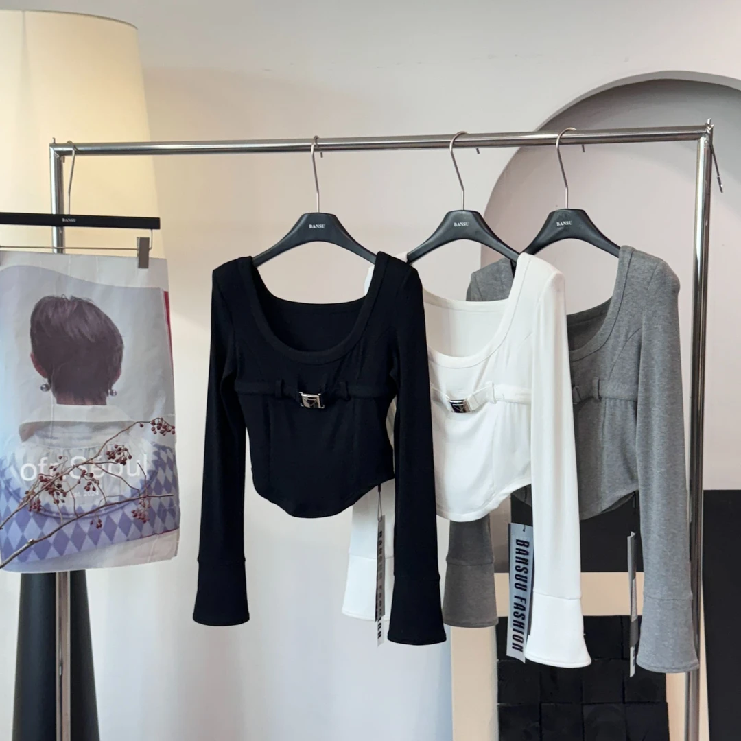 T950赫拉家春款显瘦长袖辣妹短款小众修身方领设计感