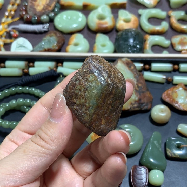 岫岩河磨玉（透闪石质玉）未镶嵌颈饰