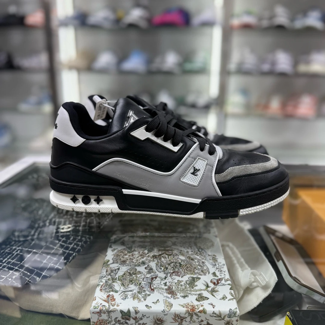 99新 LouisVuitton/路易威登 TRAINER 黑水泥原盒尺码/43 YH6999