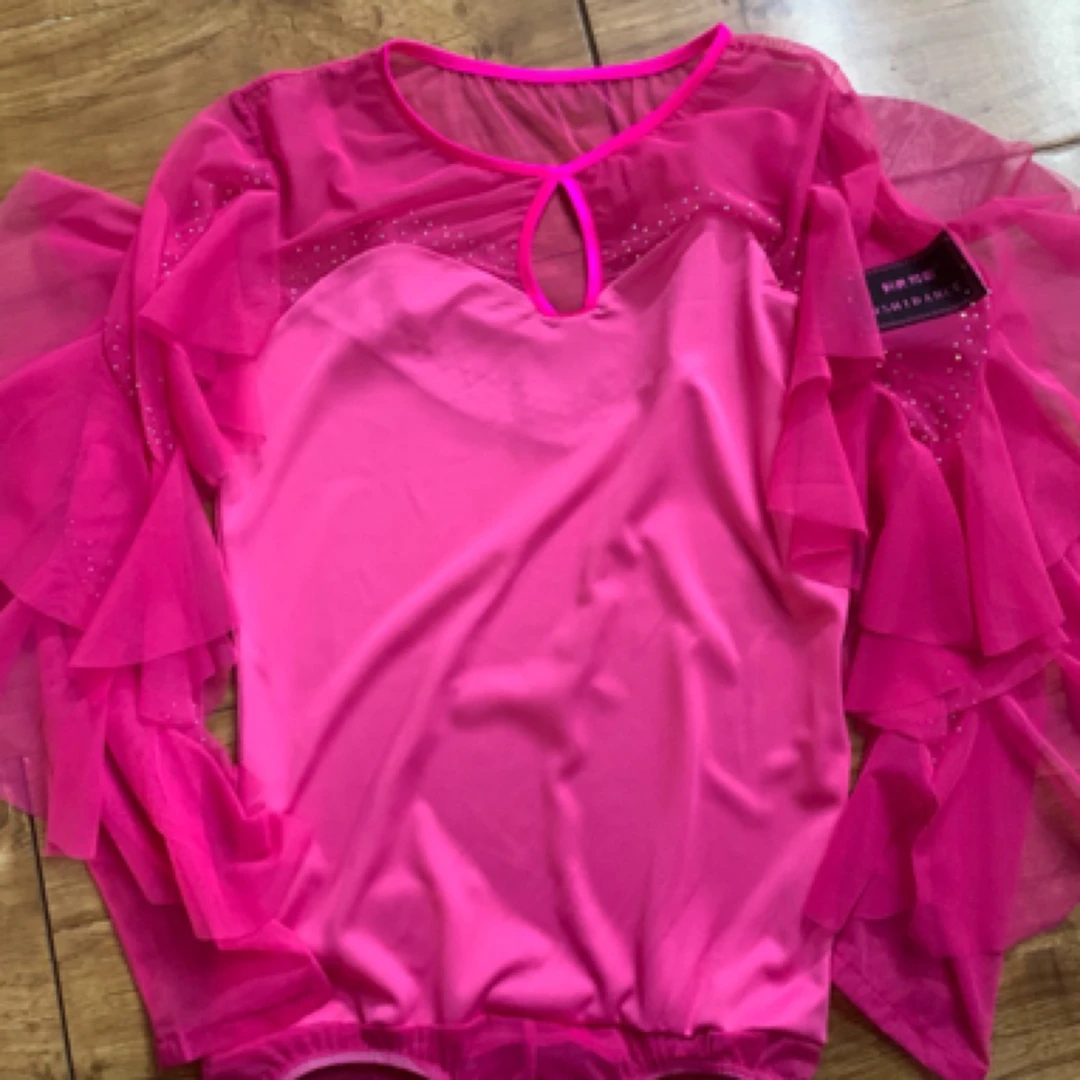 恒世舞服舞服粉色菲边袖连体上衣