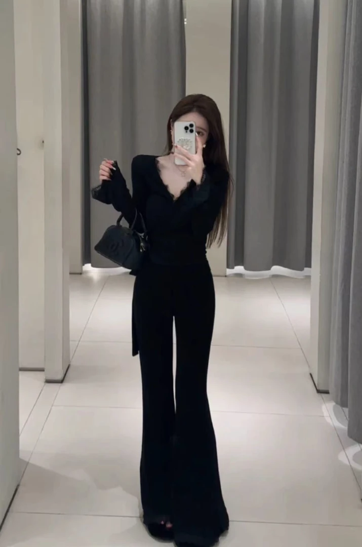 2025早秋法式V领蕾丝绑带上衣女+高腰下摆开叉拼蕾丝微喇裤