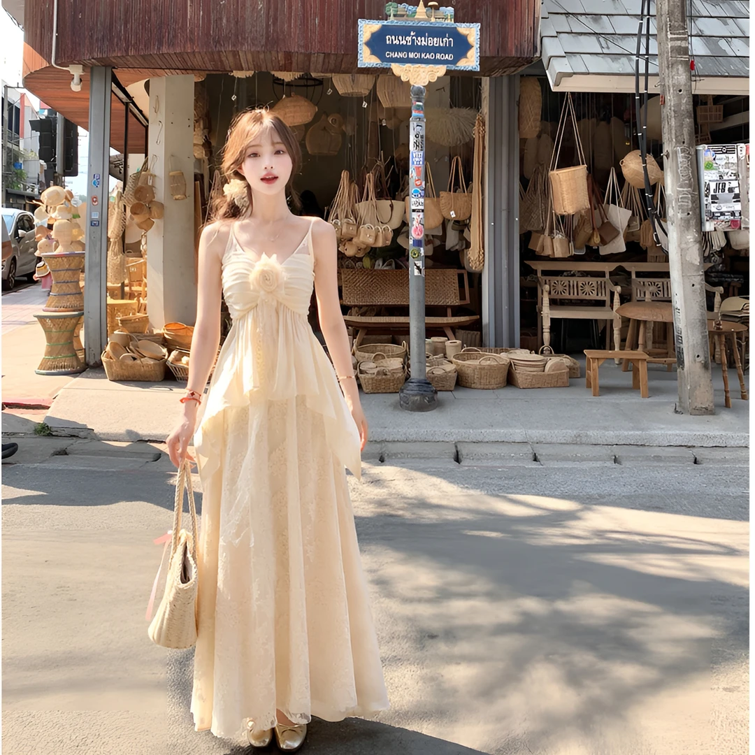 2025新款 薄雾白茶 温柔蕾丝拼接半身裙+吊带两件套装女甜美法式