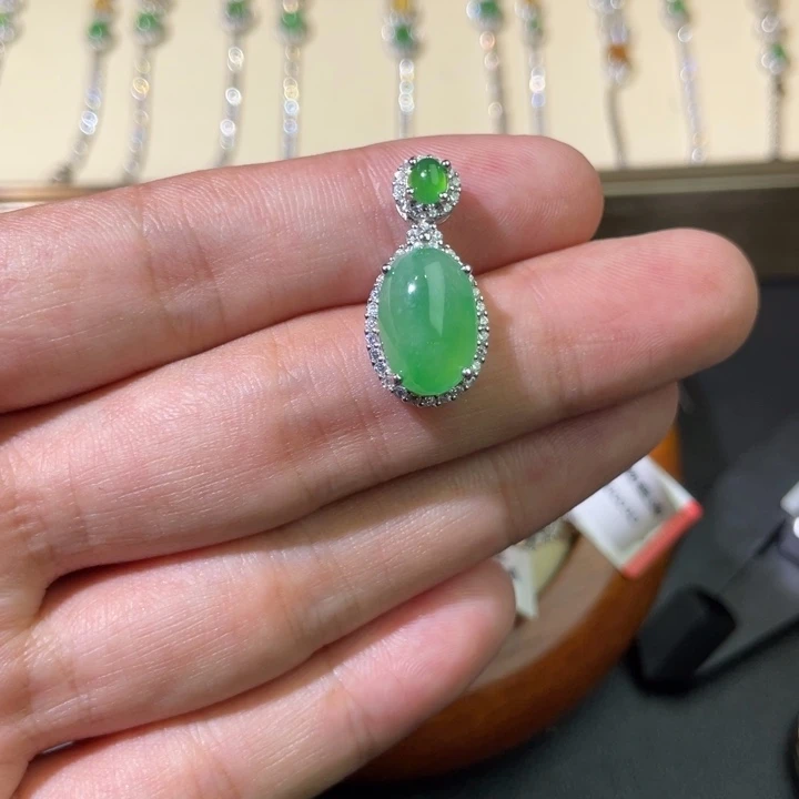 翡翠未镶嵌颈饰吊坠