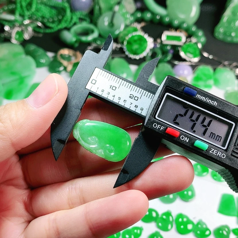 【闪购商品】翡翠颈饰未镶嵌我***何翡翠 24.4*13.9*2.9