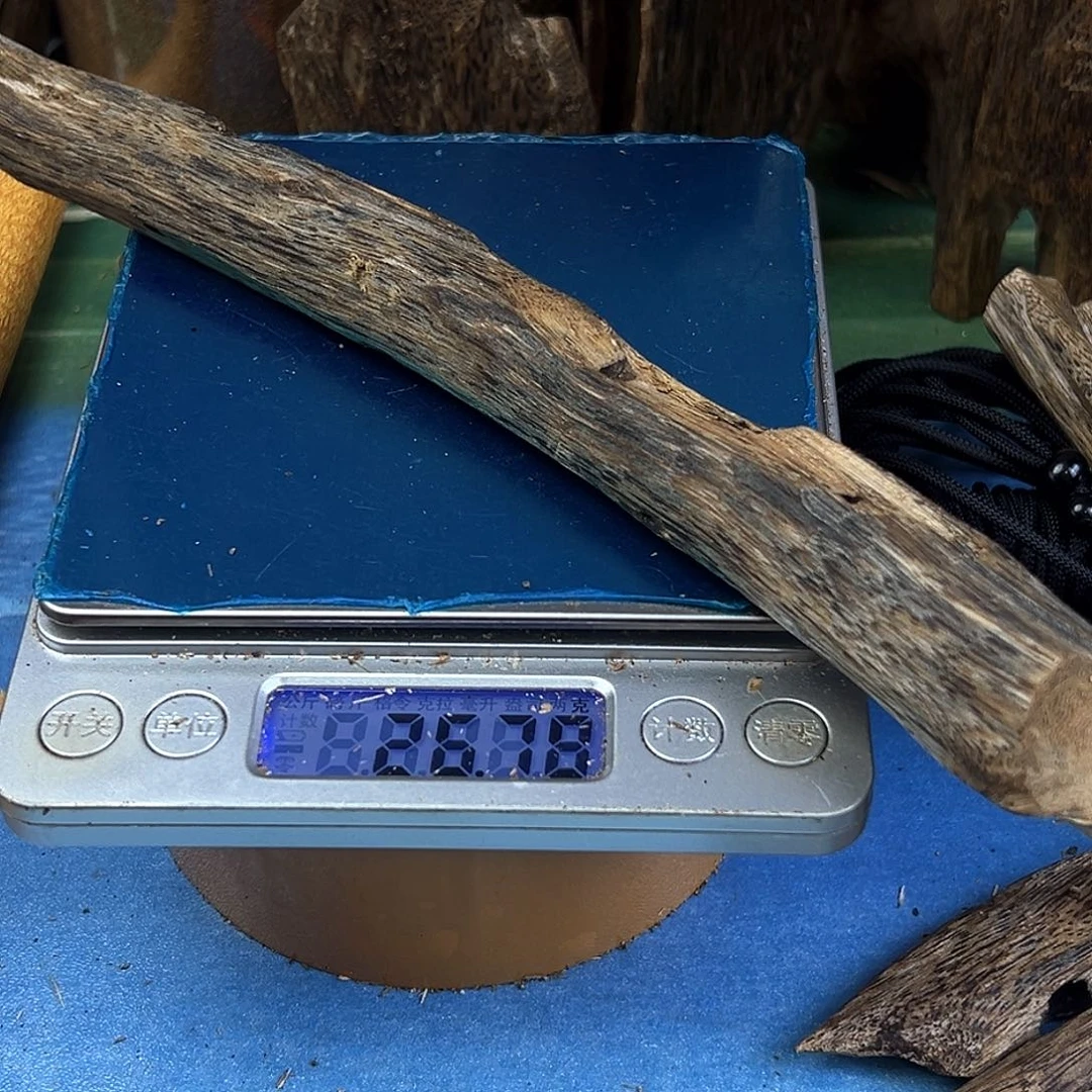 香料绿奇楠虫漏白棋26克