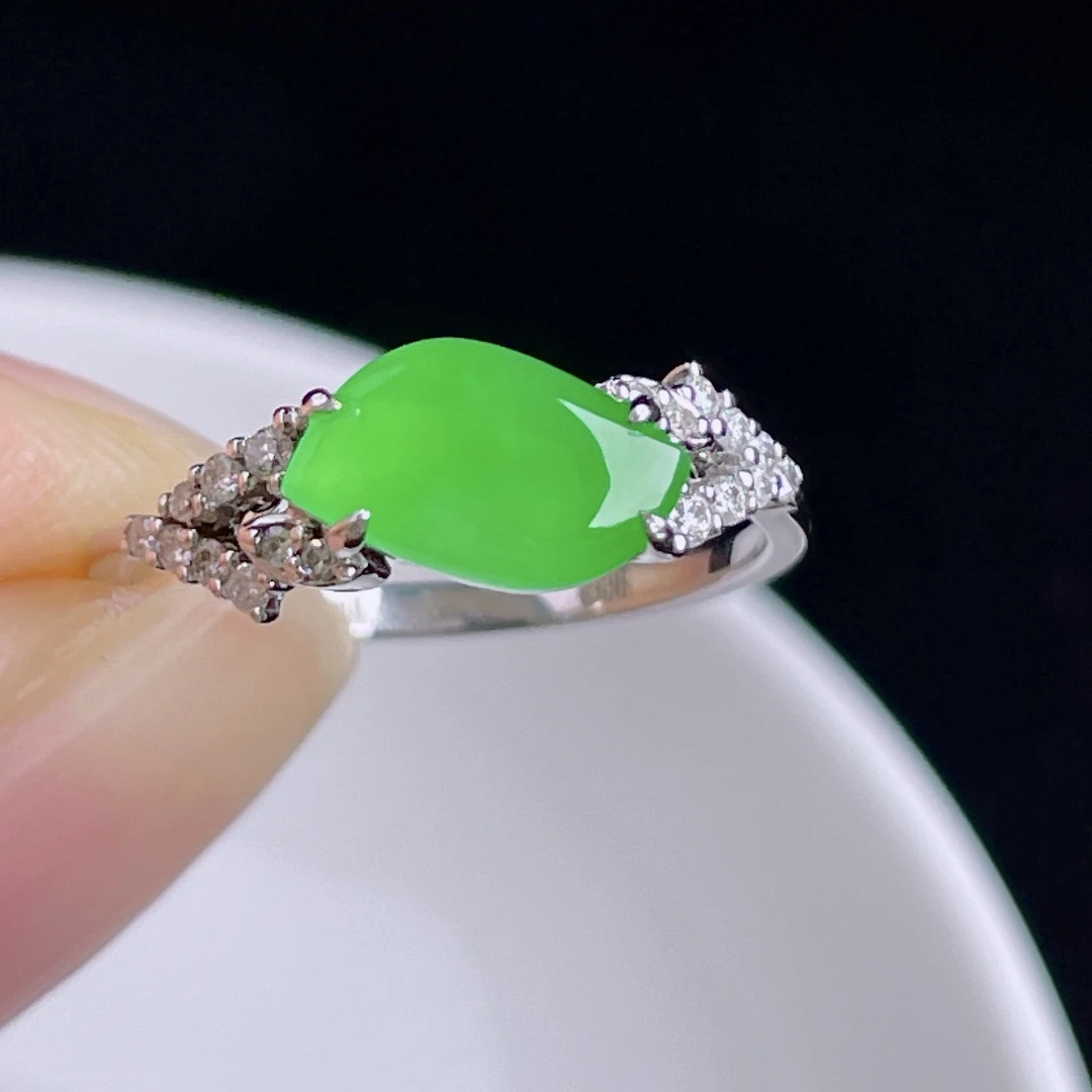 梦藏佳品 天然A货翡翠 随形蛋面戒指 18K金镶嵌 冰绿 气质 女款