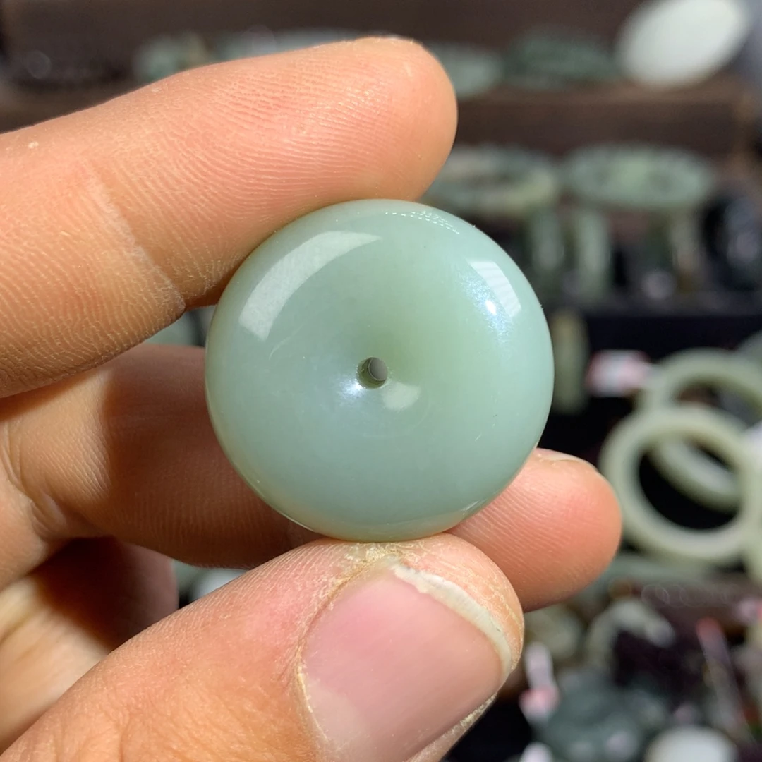 和田玉未镶嵌颈饰?**宝