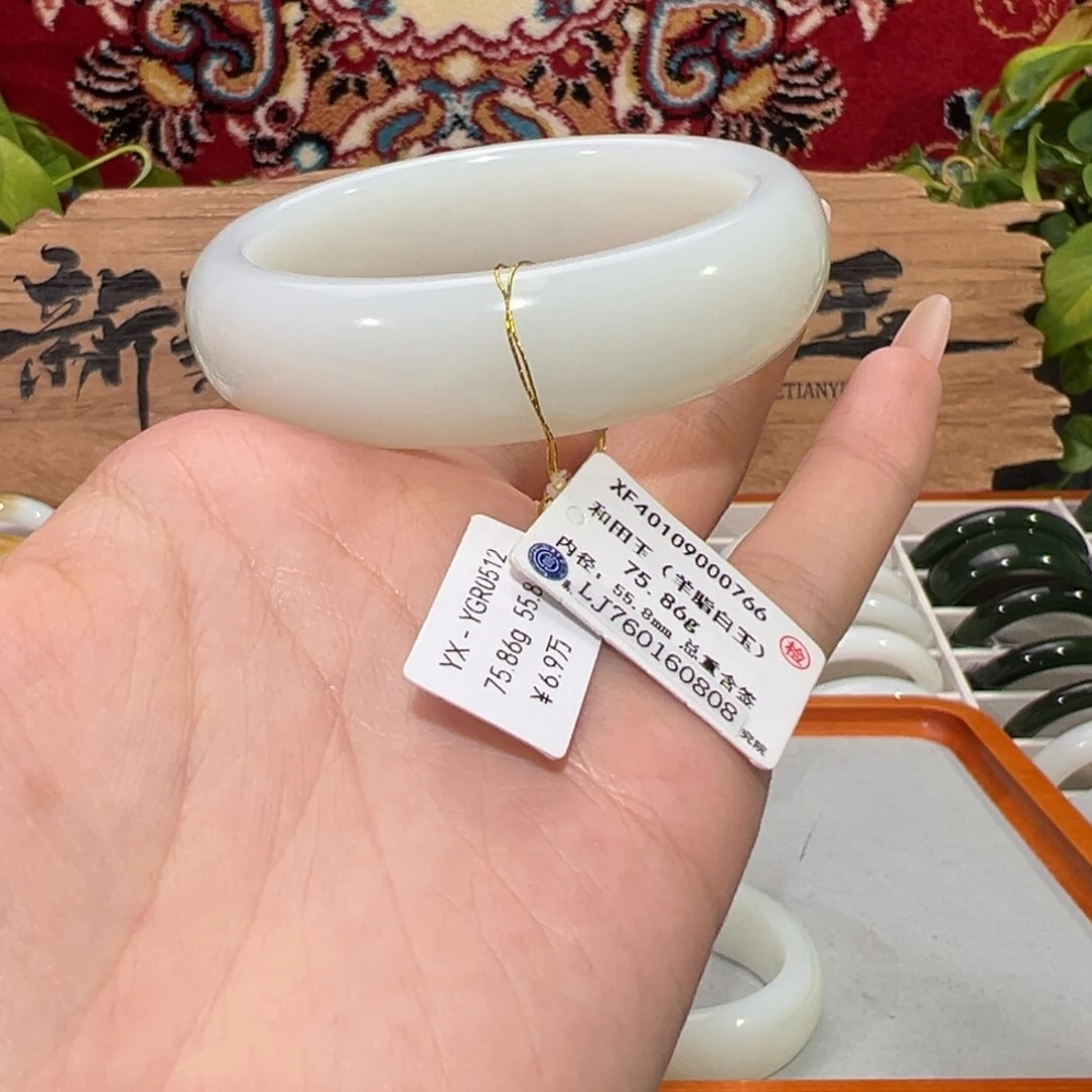未镶嵌手镯和田玉优雅羊脂白玉手镯 高油高光感老熟宽胎