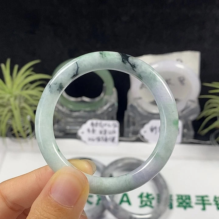 未镶嵌手镯翡翠4号。 46.5圈