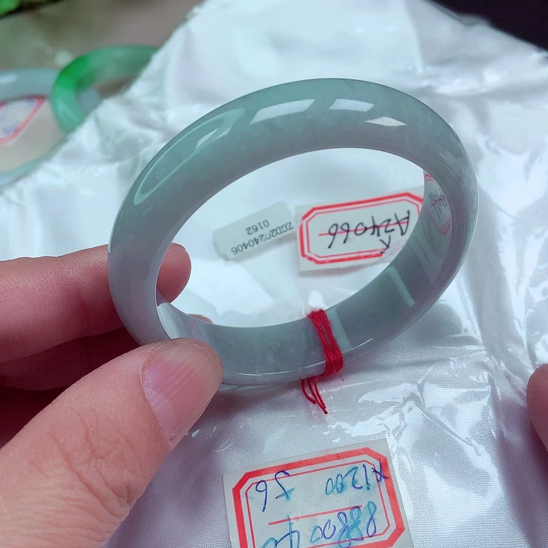 翡翠手镯未镶嵌圈口56