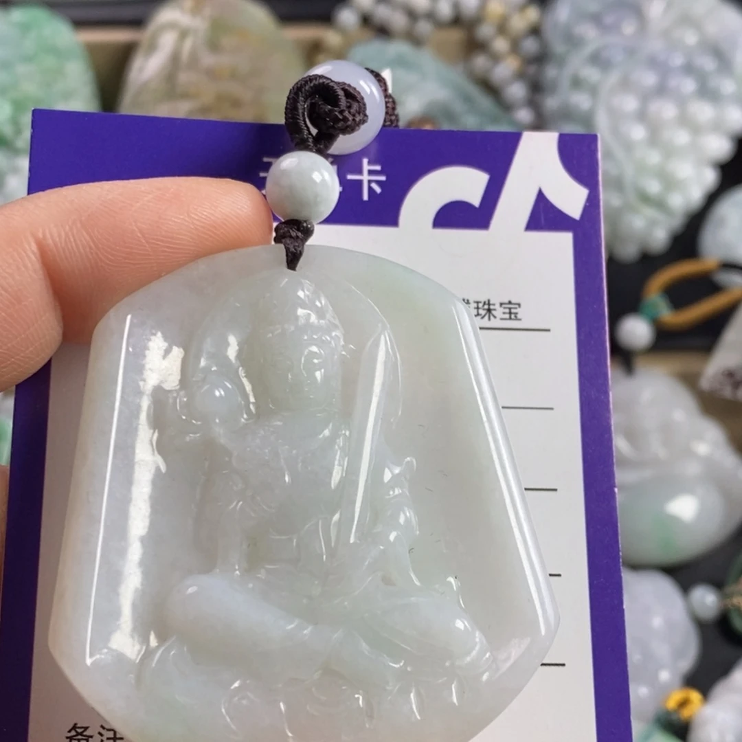 翡翠颈饰未镶嵌虚空藏