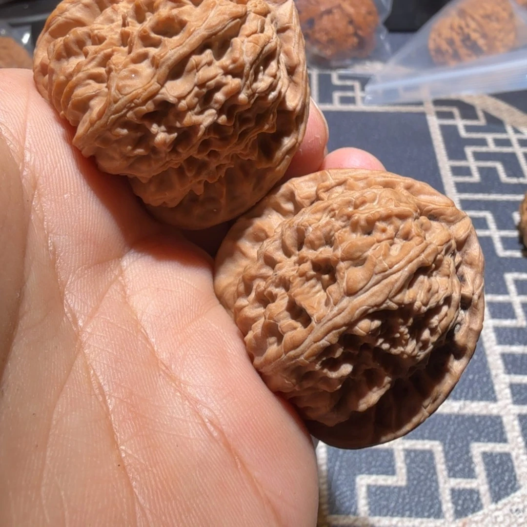 猴头核桃把件三角白