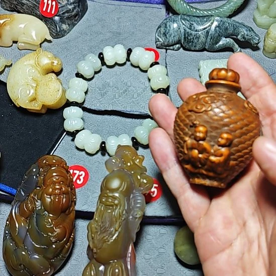 颈饰未镶嵌透闪石质玉国****化