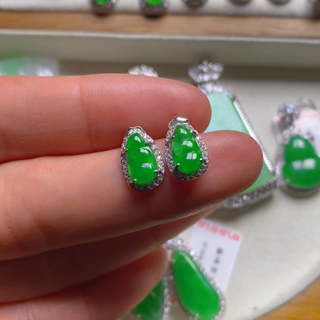 翡翠颈饰银S925镶嵌福豆耳钉