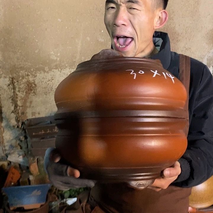 红陶紫砂艺术学院的学生