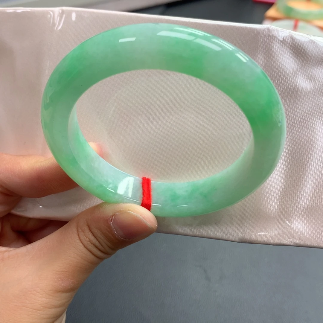 翡翠未镶嵌手镯37号55正泥鳅背糯冰阳绿推荐