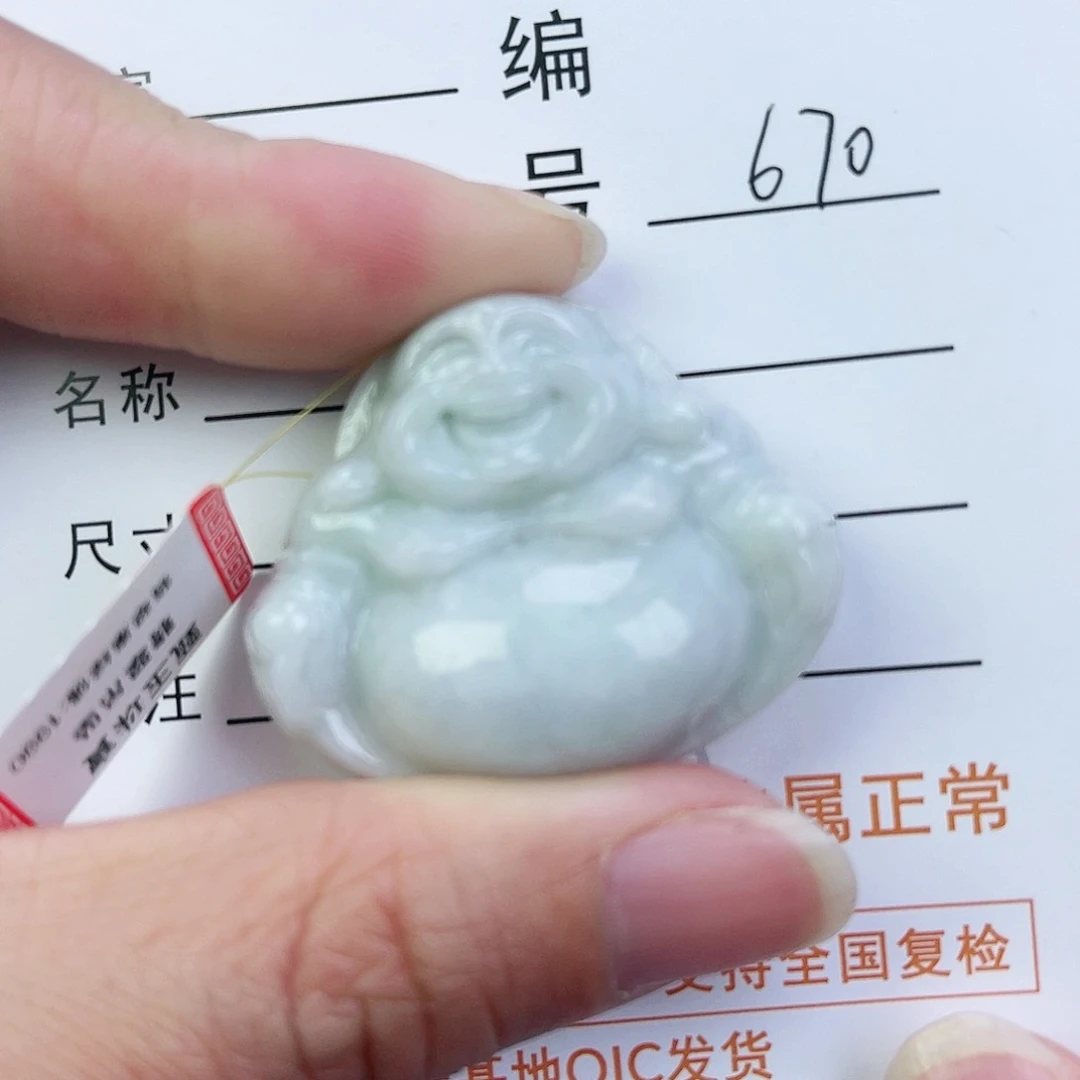 翡翠颈饰未镶嵌佛公微瑕