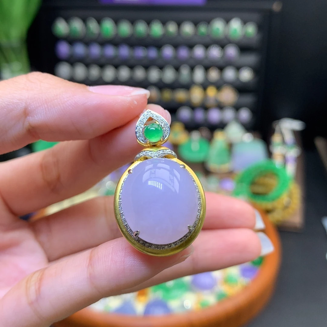 翡翠18K金镶嵌颈饰