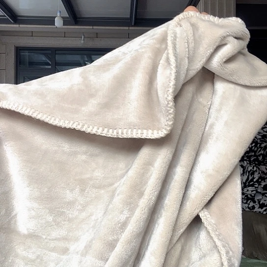 羊驼毛法兰绒米色100×120微瑕