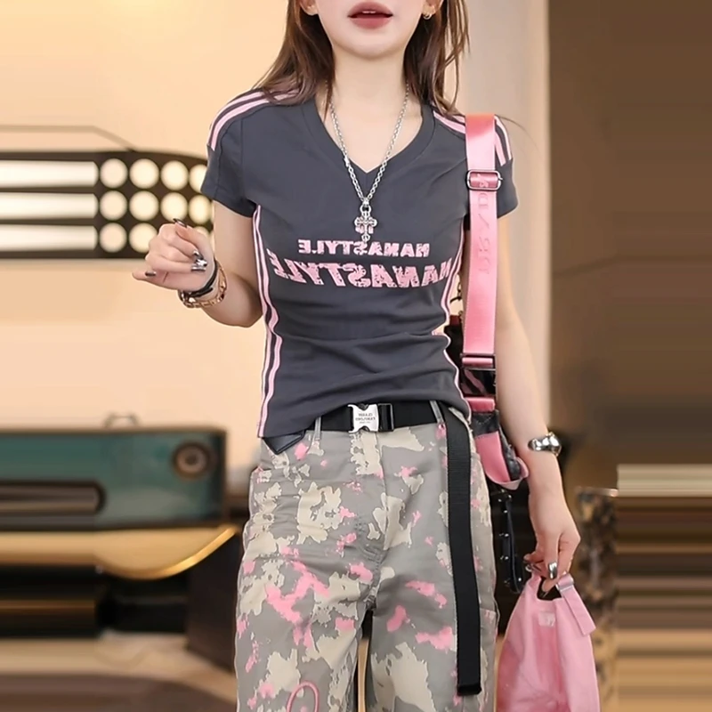 2025夏季新款条纹印花设计感V领T恤女时尚洋气百搭短袖小衫上衣潮