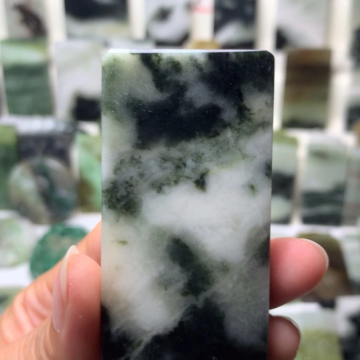 小***窝独山玉未镶嵌颈饰有纹