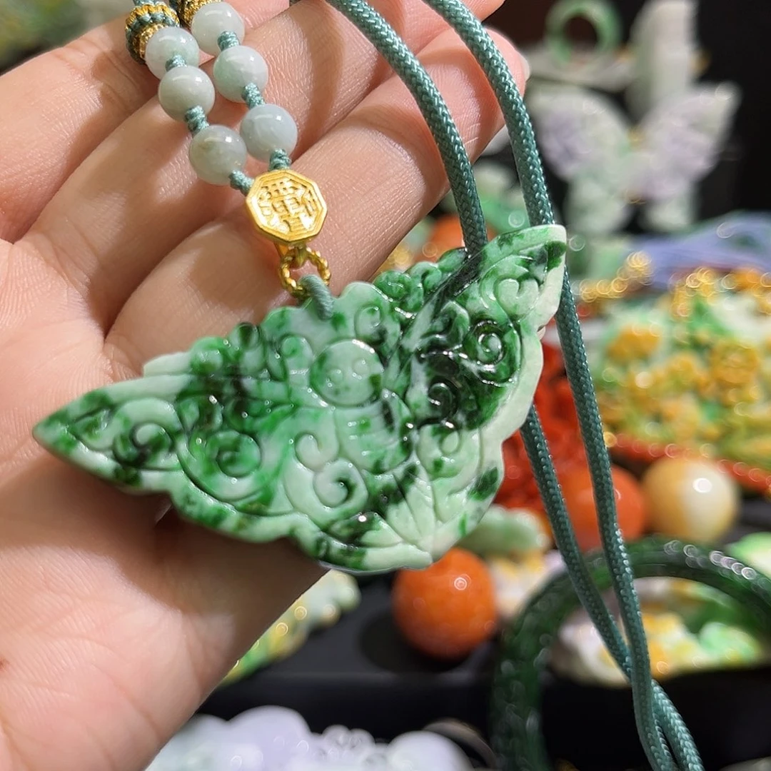 翡翠未镶嵌颈饰待编织