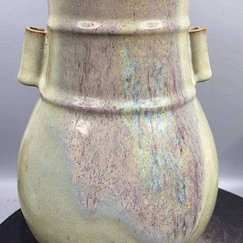 摆件钧窑贯耳瓶造型美观