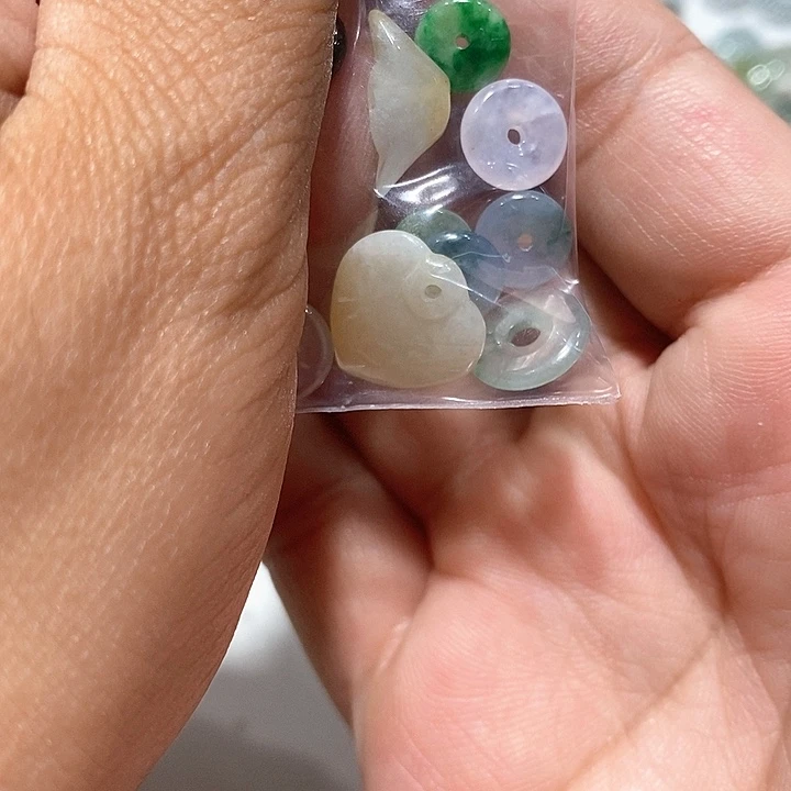 一****翡翠散珠天然翡翠共8粒