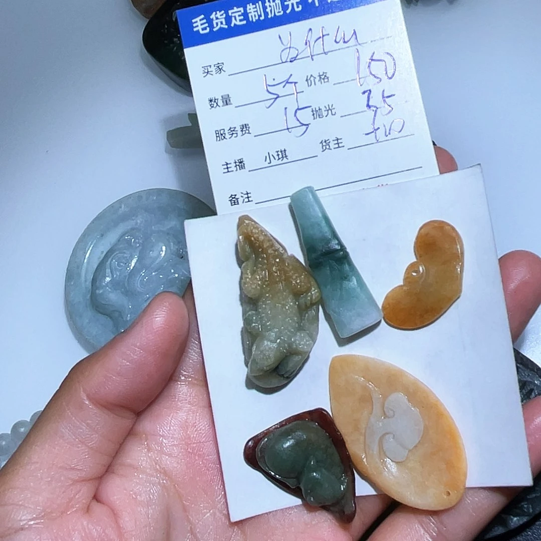 翡翠未镶嵌颈饰为****呢