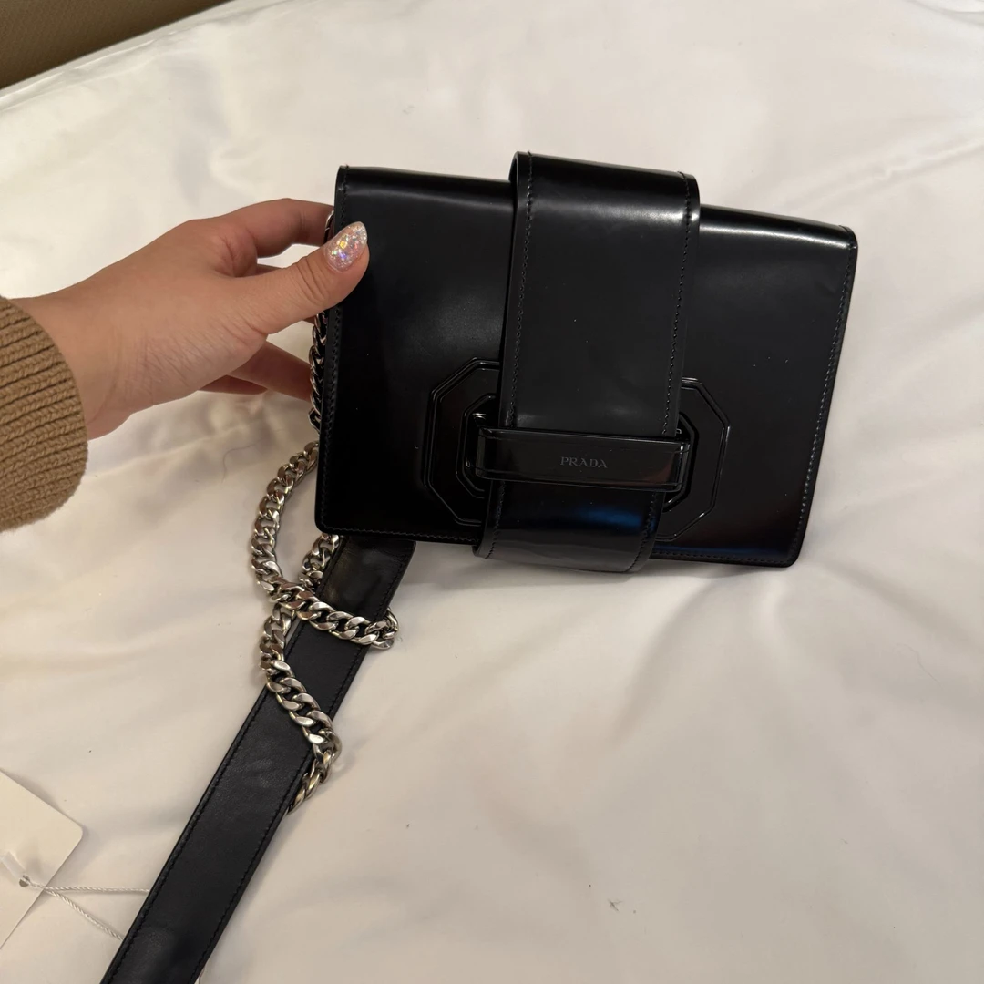 95新 Prada/普拉达 黑色舌头包小号