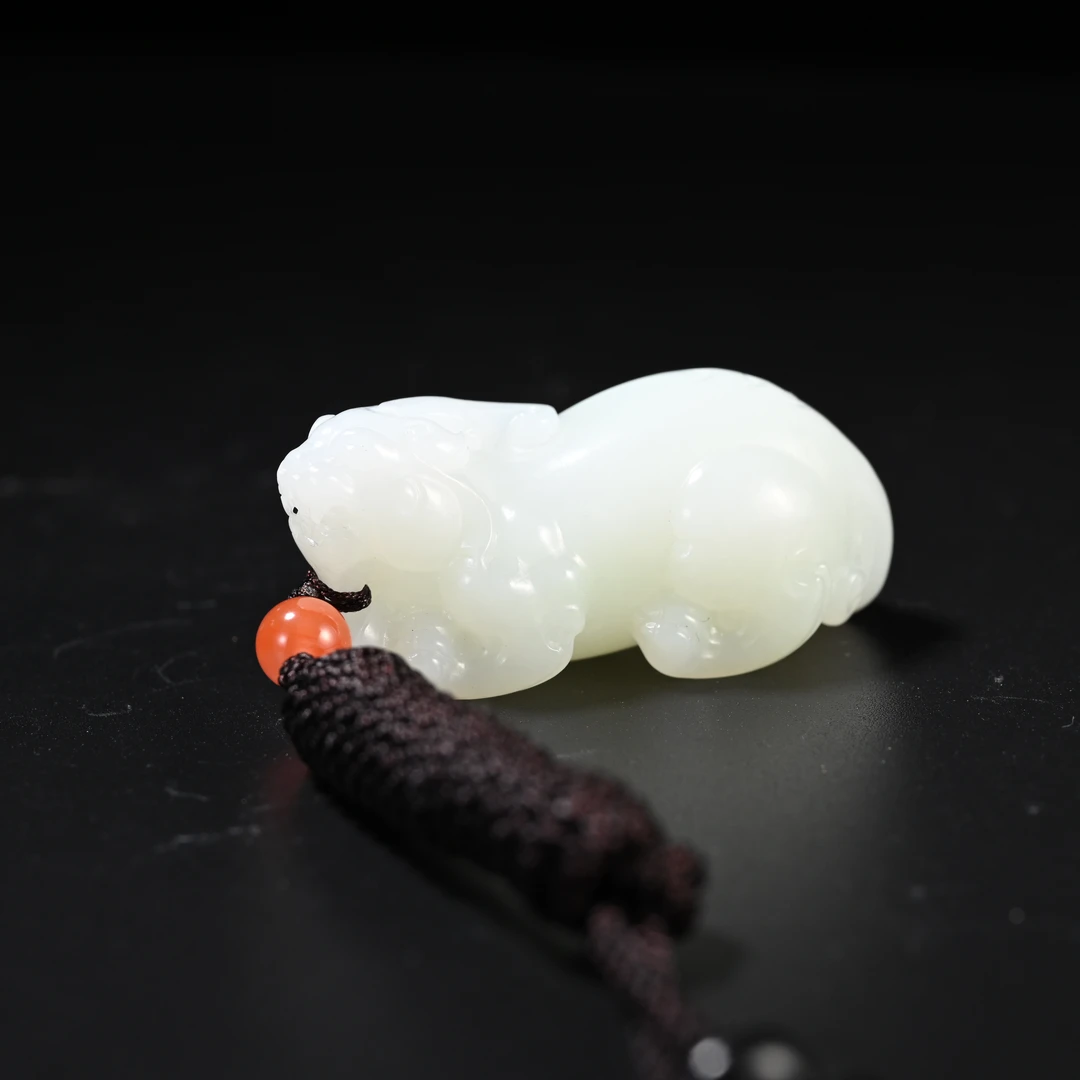 Lot8820 2511040107和田玉貔貅挂件/保利