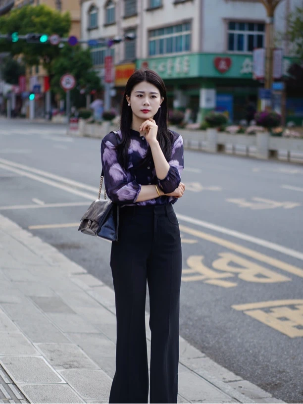 修身上衣显瘦直筒印花搭配高腰微喇裤