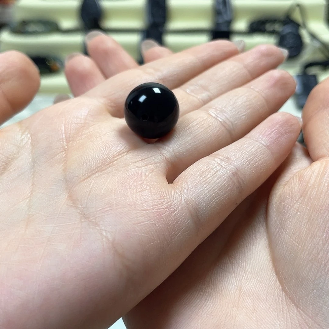 和田玉（墨玉）未镶嵌颈饰山****爷卡16圆珠