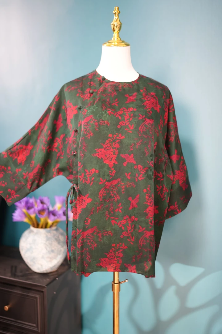 M014.红花毛衫女士