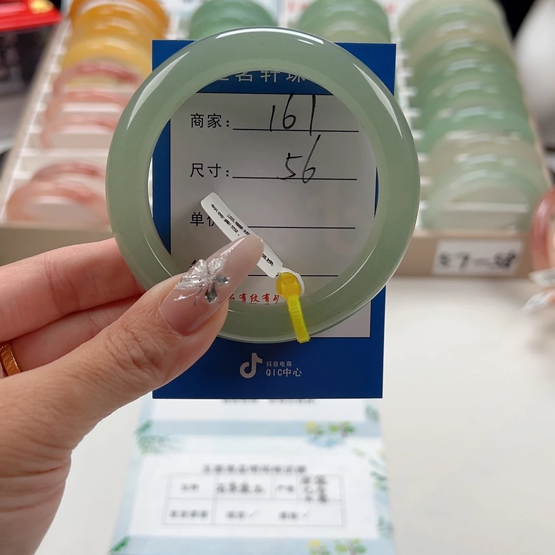 未镶嵌手镯石英质玉